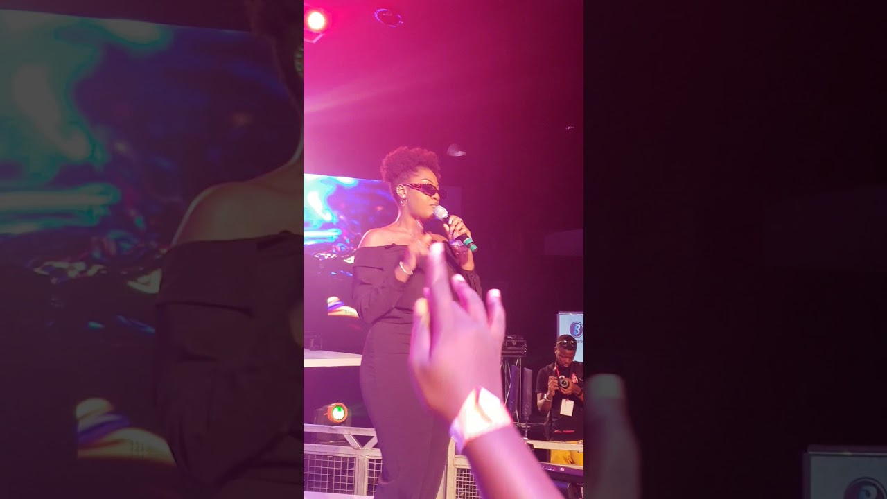 Amazing singer TEMS performs her debut hit single 