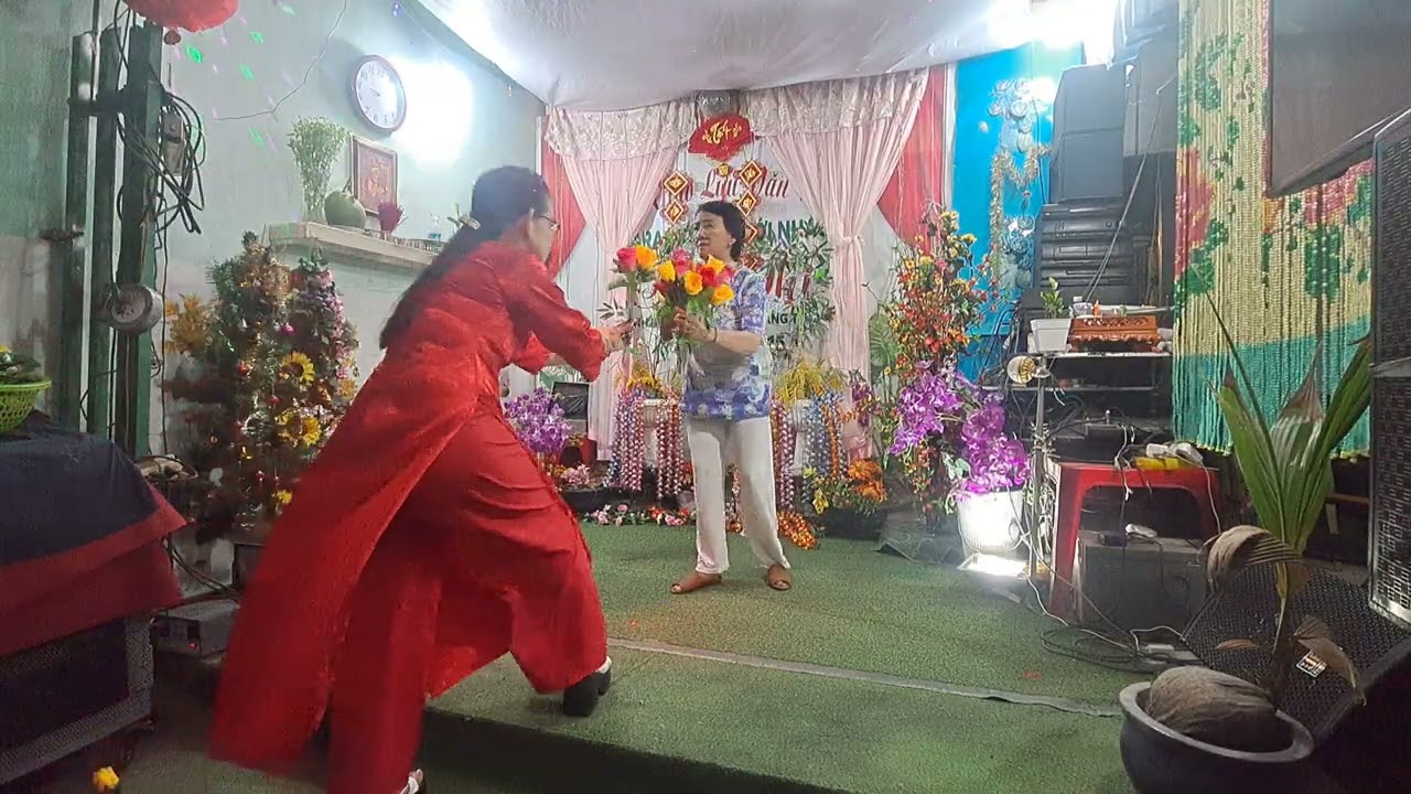 CẨM LOAN .HÁT.MÙA THU TRONG MƯA