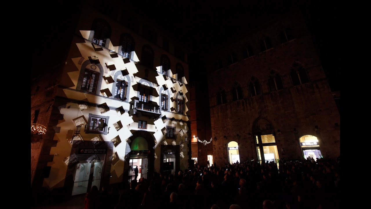 Siena, Piazza Tolomei: musica e luci salutano la rinnovata filiale