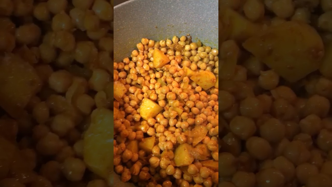 Chickpea potato & rainbow chard curry 😋🙌