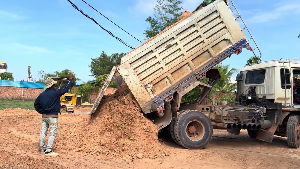 18 January 2026 | Heavy Dump Truck in Action – Pouring Soil for Site Leveling Work