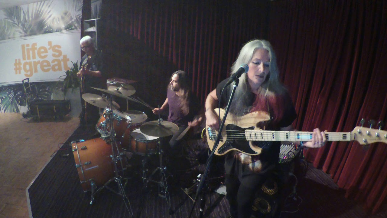 Rebecca Johnson Band *I FEEL GOOD/THE WAY YOU MAKE ME FEEL* Live @ Mingara (17/11/18)
