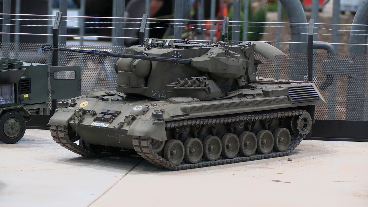 Flakpanzer Gepard - in action - gun fire !! -  scale 1/16