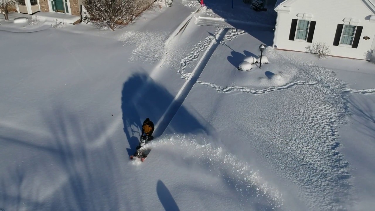 Enjoying Winter Storm Harper - and cleaning up :  Toro SnowMaster 824 QXE