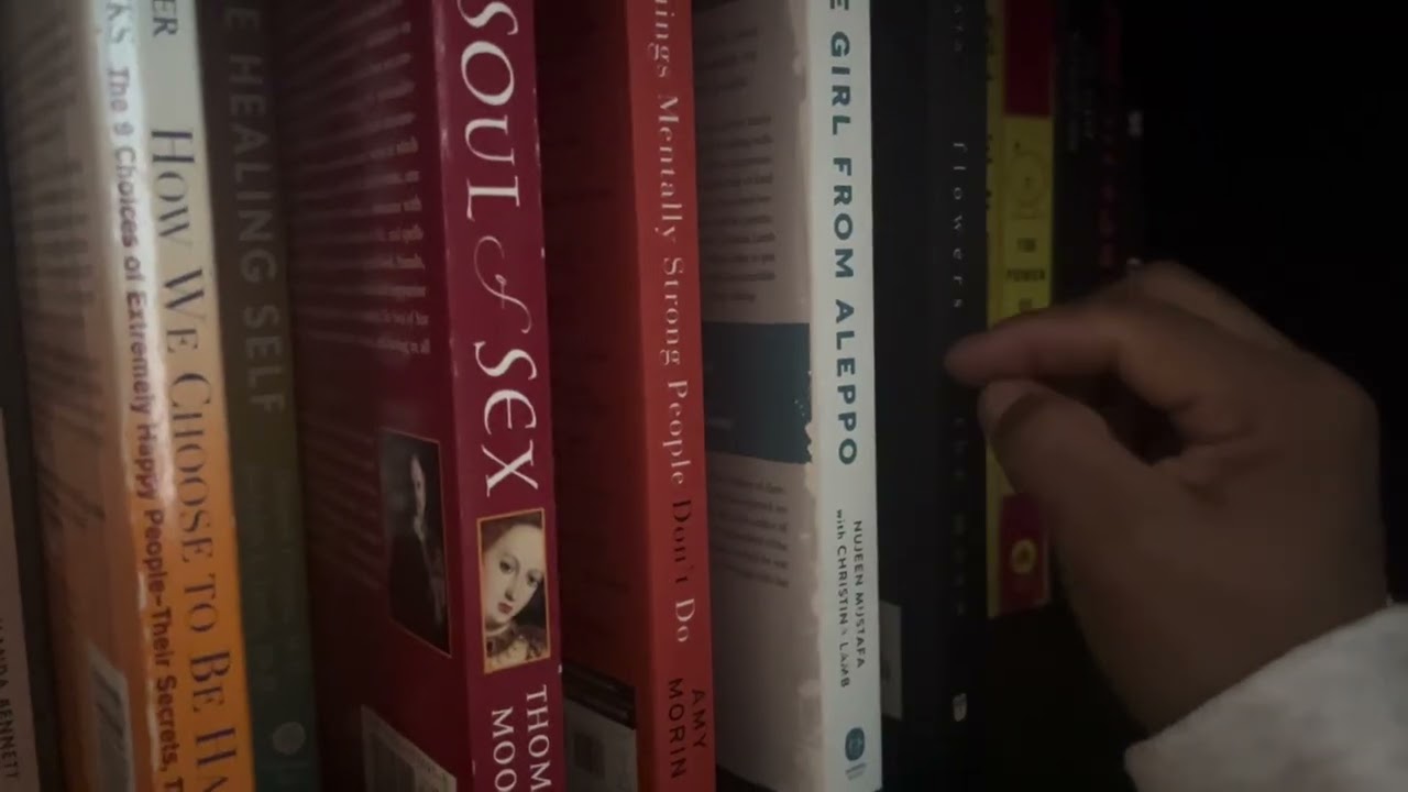 All things books 📚 ASMR (no talking)