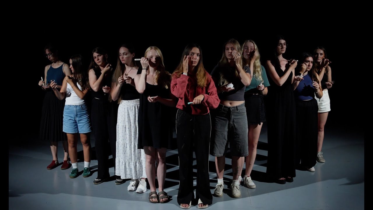 Vděčn&aacute; slečna (Official video)