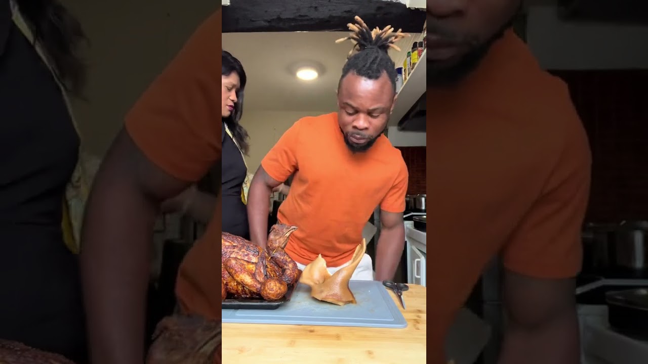 44 Oreille de porc c&rsquo;est trop doux  #thebreaker06 #couple #comedyvideo #foodie #humor