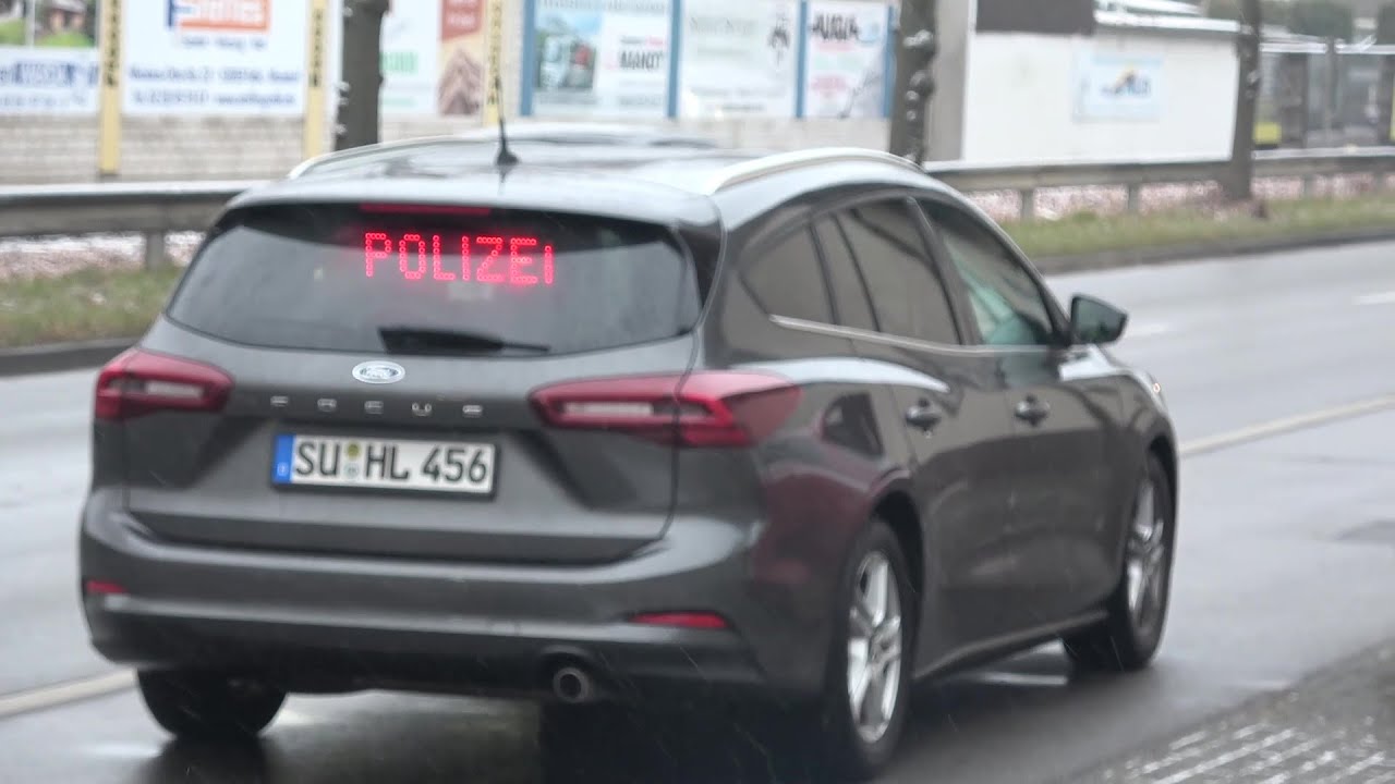 Zivilfahrzeug Polizei Rhein-Rhein-Sieg stoppt Transporter in Niederkassel-Mondorf am 26.01.26