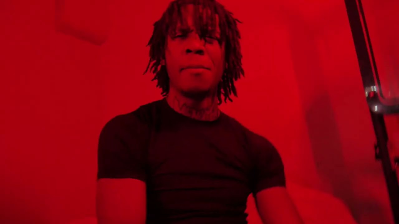 TizzyRawCC - SWITCHY (Official Music Video) [DIR. BarFilmz]