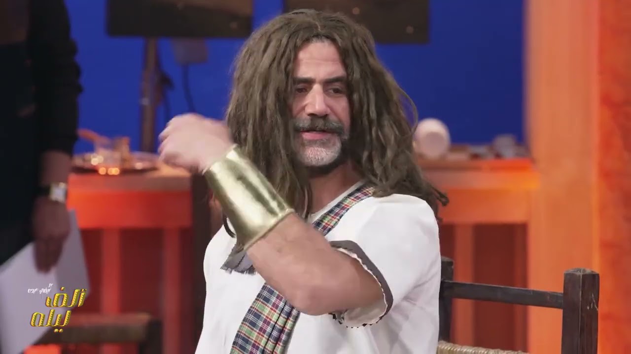 طب ما تورينا أدائك.. محمود حافظ ماسك نفسه بالعافية من اللي بيحصل فيه😬🤣#ألف_ليلة_مع_فيفي__عبده