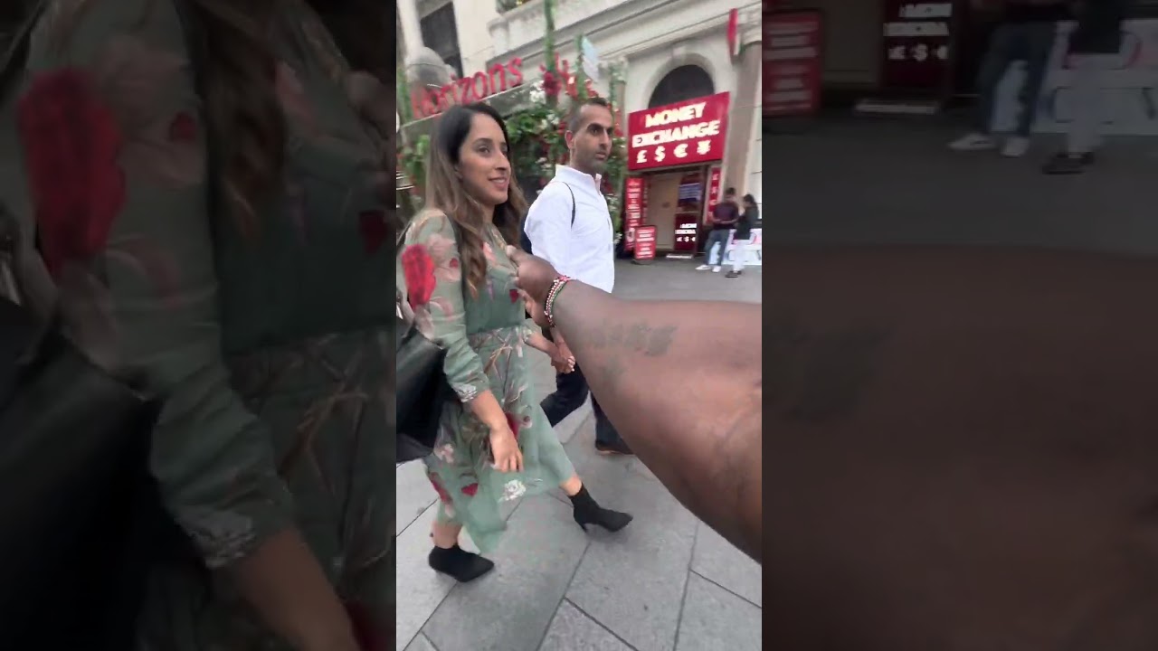 Handshake💔=Two iPhones 📱 #fyp  #foryou #viral #social  #experiment #deeblack  #suprise #tiktok