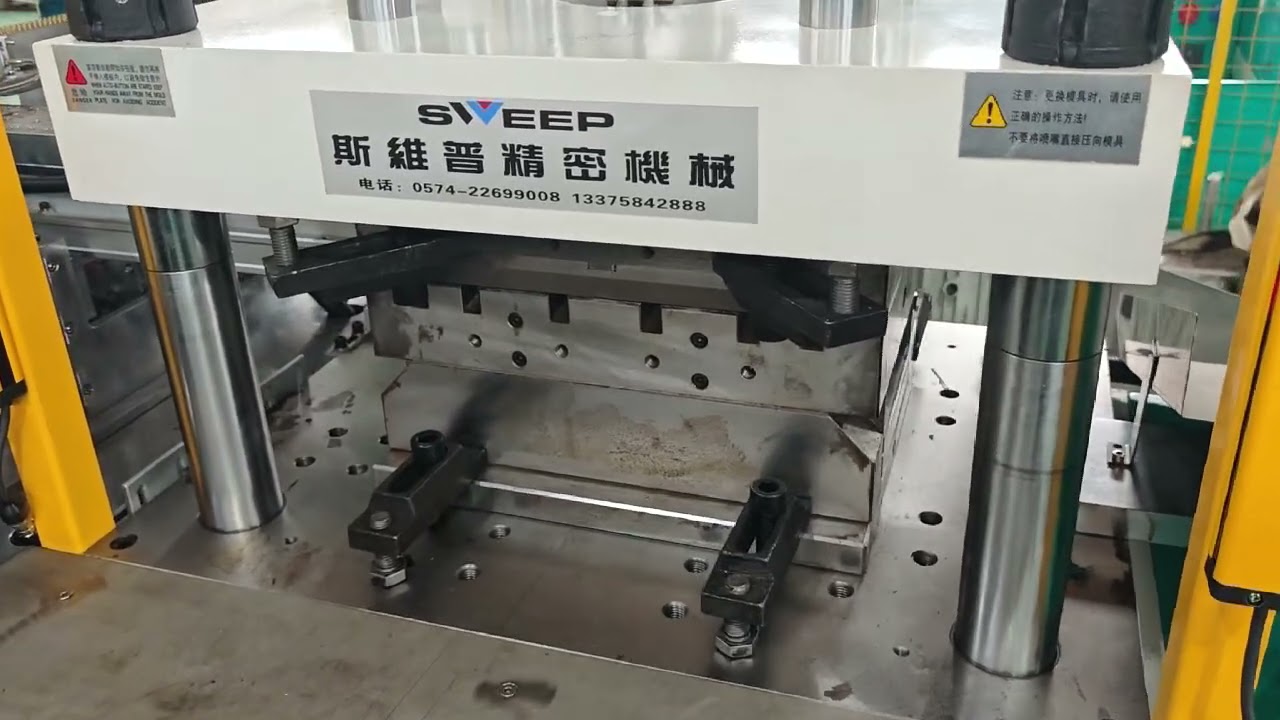 Plug Insert Production Injection Machine