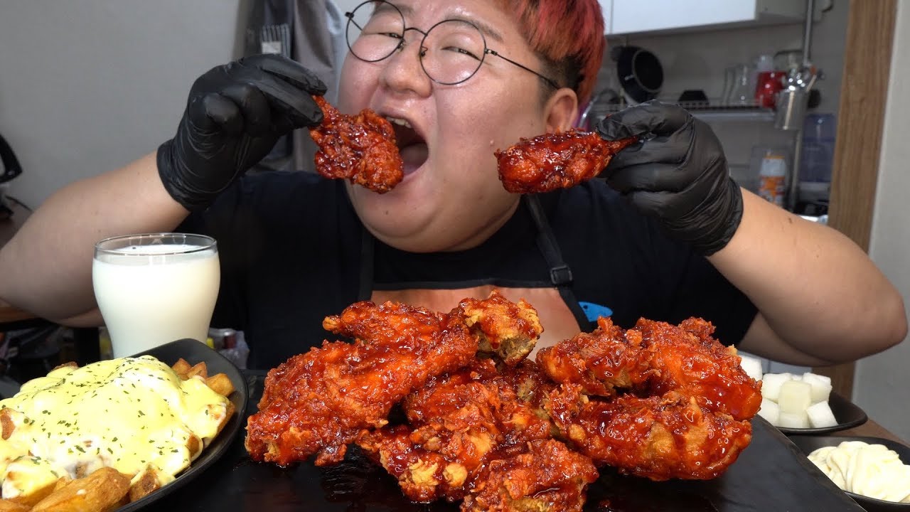 SUB) 이걸 먹으라고 만든거야? BBQ 신메뉴 뱀파이어 치킨 3단계 헬게이트맛 땀 눈물 피똥쌋다 먹방 Hotter than Hell Spiciest Chicken in Korea