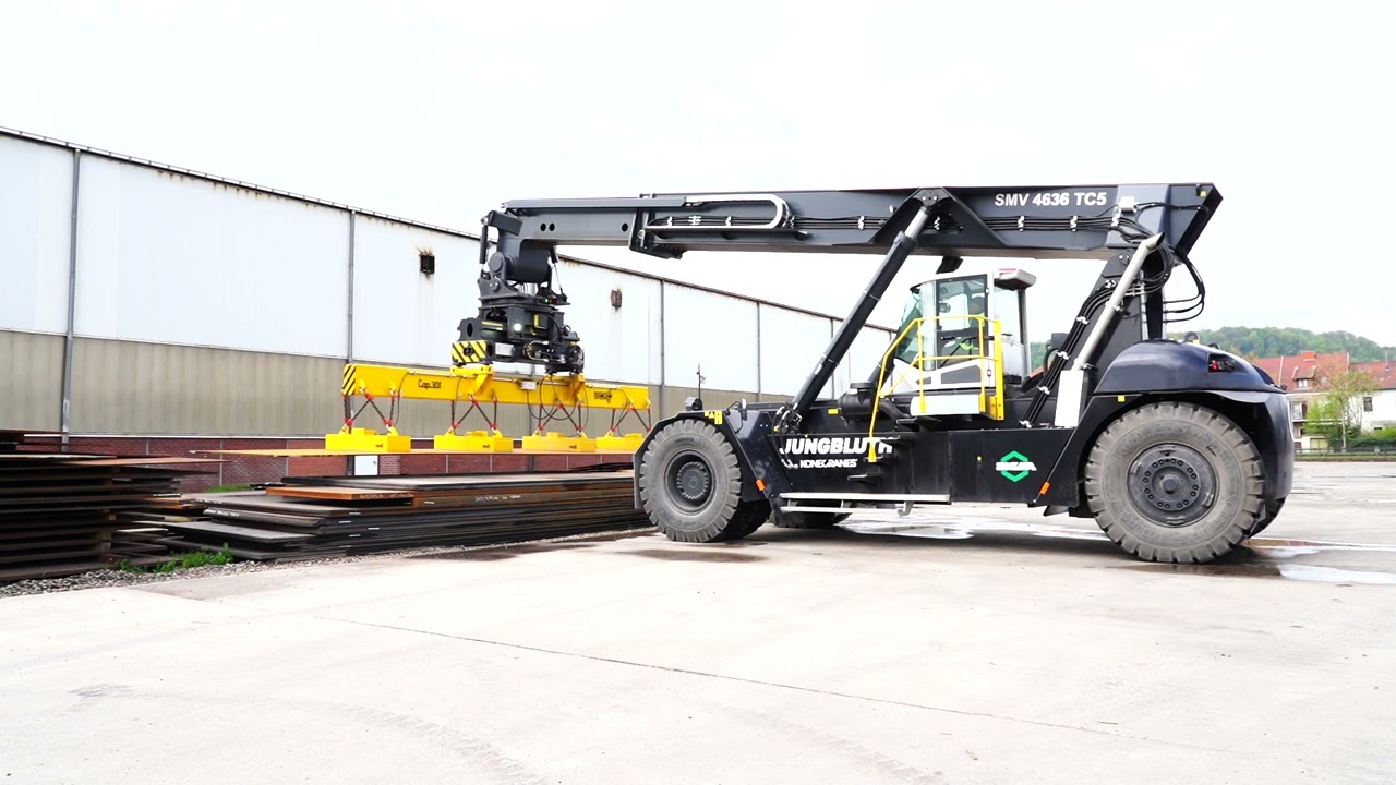 Konecranes Reachstacker beim Grobblechhandling in Dillingen