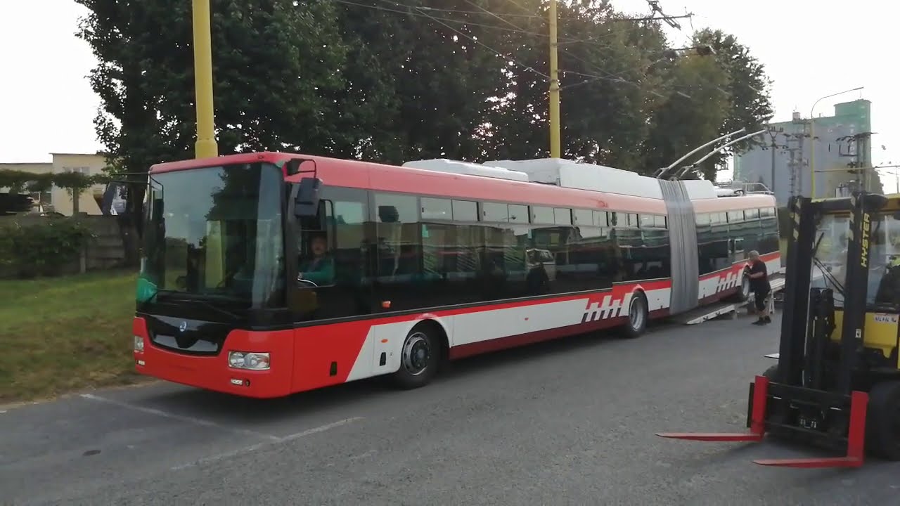 Skladanie trolejbusu Škoda 31 Tr SOR (DPmP) z návesu