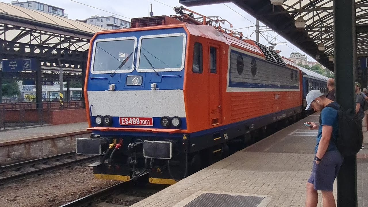 CD ES499 1001 arrives at Prague