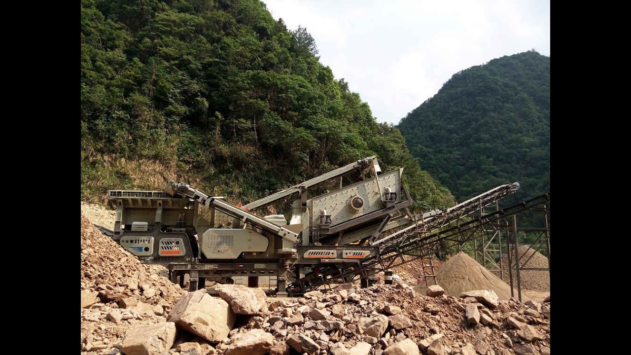 How does a crusher work to make different types of sand?