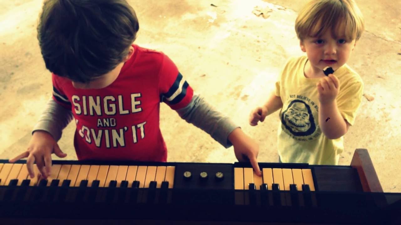 BALDWIN FUN MACHINE Jetmandu and Samburglar play this synthesizer organ for the first time.