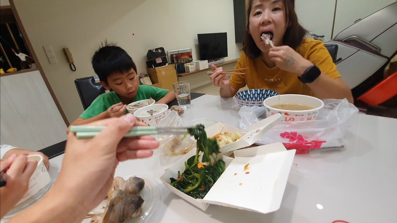 美食日常 今天吃625元｜好冷全家一起吃麻油雞