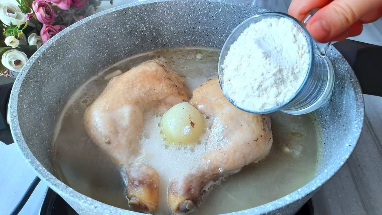 Этот трюк я узнала в ресторане! Просто добавьте муку в кипящий куриный бульон!