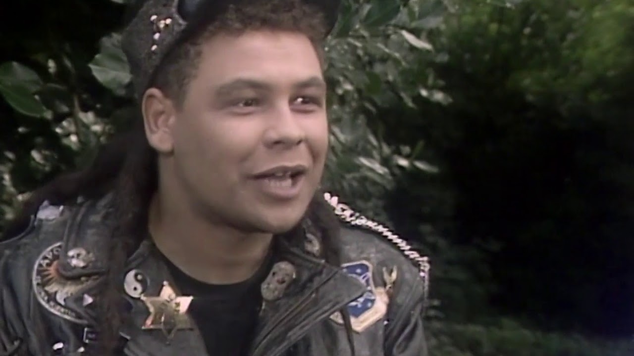 Red Dwarf S3E1 Backwards scenes unreversed