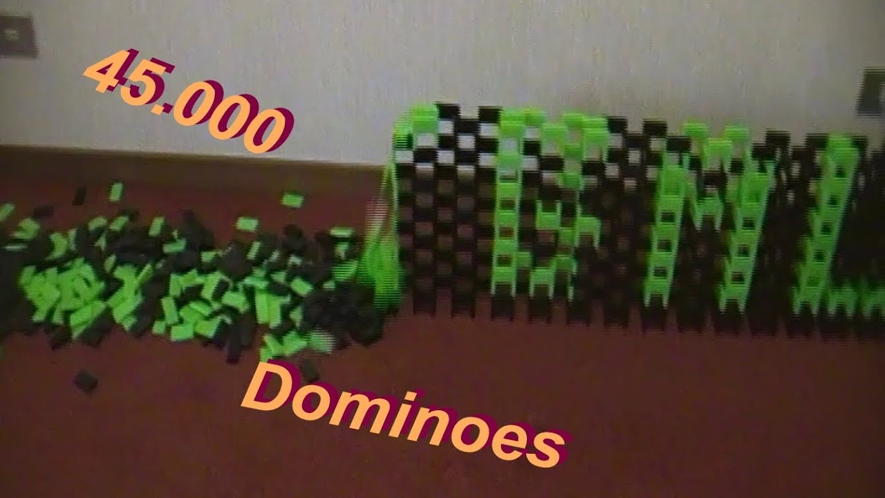 Over 45000 Dominoes - DWS 2011 - SPORT
