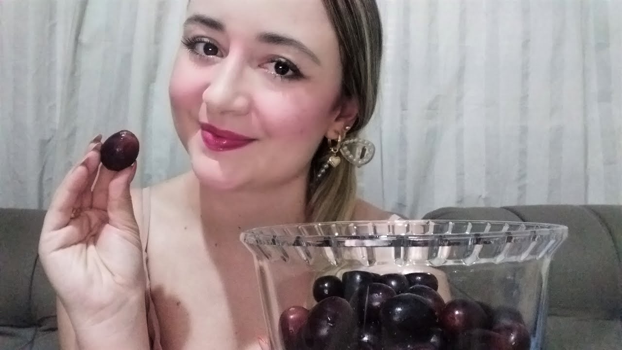 ASMR: COMENDO UVAS (SUSSURROS / SONS DE MASTIGAÇÃO)