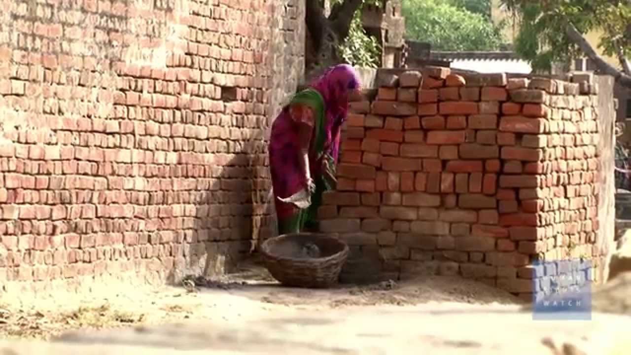 India: Casta es forzada a limpiar desechos humanos