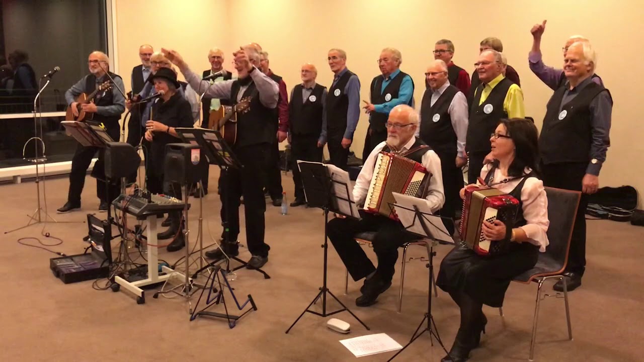 Bremer Shanty-Chor von 1978 mit „The Drunken Sailor“ im Hotel Atlantik, Bremen 2018