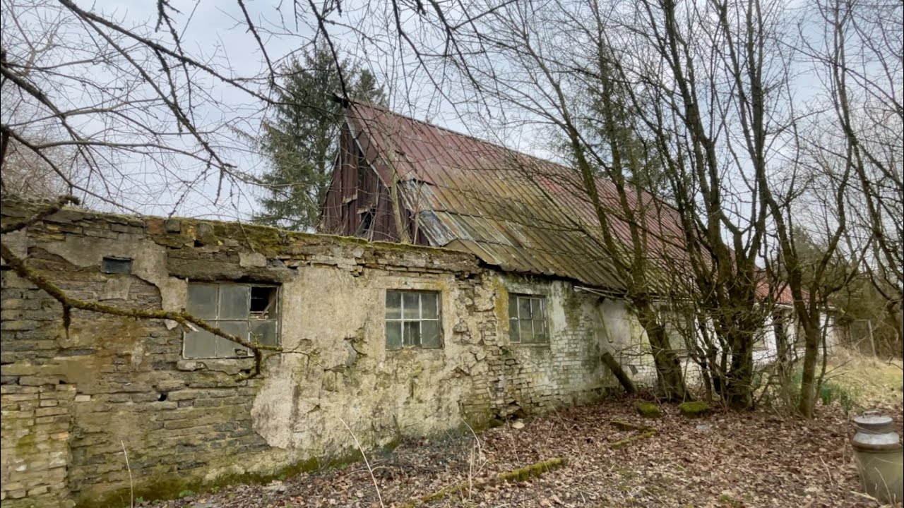 Exploring Abandoned House