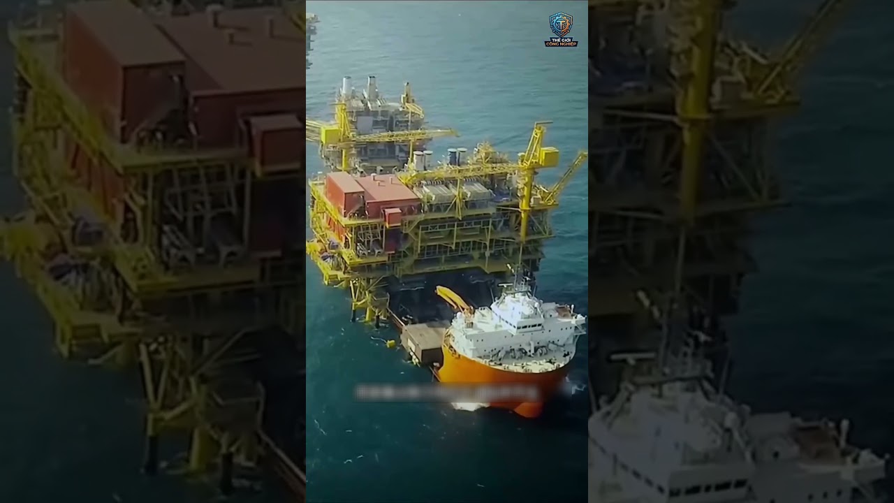 How Multibillion-Dollar Mega-Ships Submerge Themselves to Transport Oil Rigs