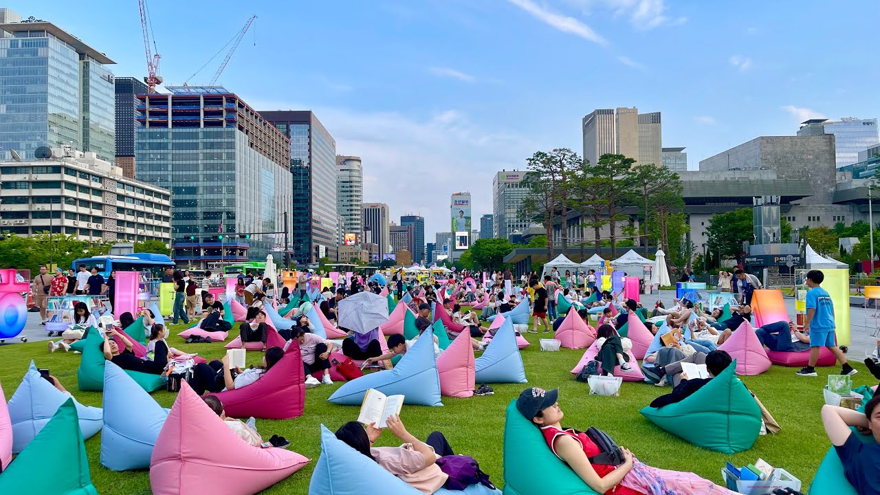 [4K] 서울 시청 청계천 광화문 야외도서관 산책 Korea Seoul City Hall Cheonggyecheon Gwanghwamun outdoor library walk