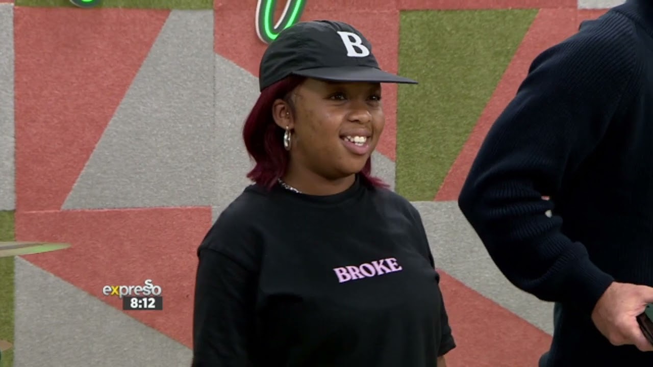 Zee Bee ft. Dee Koala performs 'Sdwedwe'