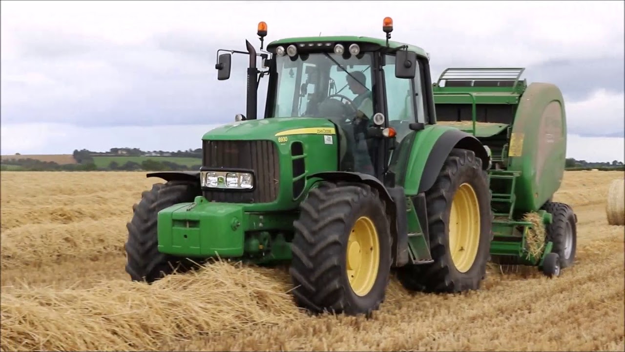John Deere 6930 baling straw