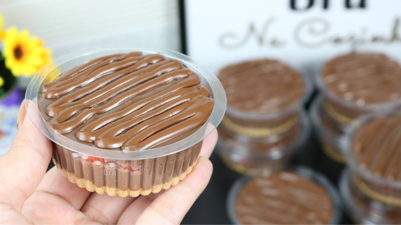 TORTA DE CHOCOLATE COM MORANGOS NO POTE -  FAÇA E VENDA | Bru na Cozinha |