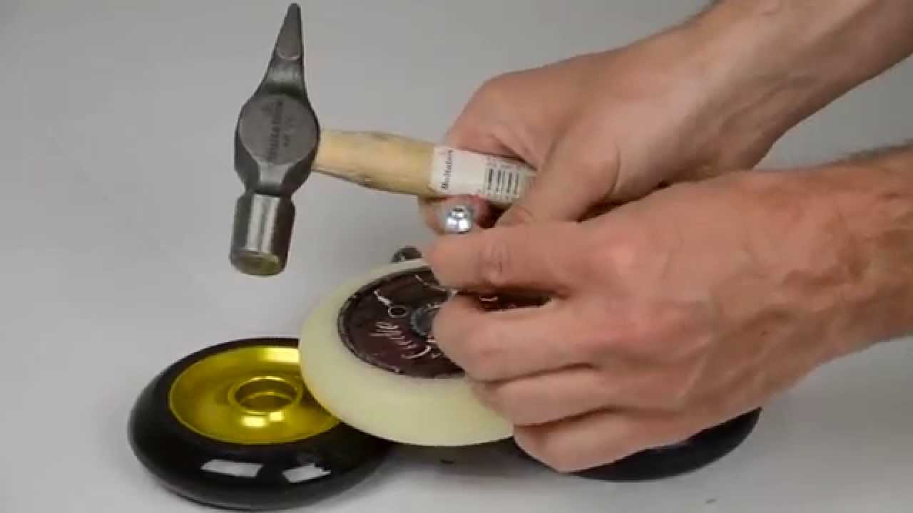 SkatePro - Take out bearings from a metal core wheel without special tools