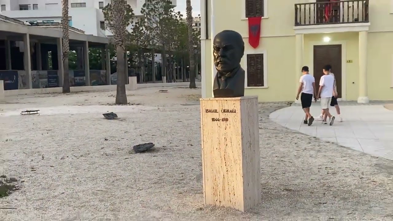 E DINI QE SHUMË NJEREZ MENDOJNË SE KETU ESHTE NGRITUR FLAMURI? Parku i Pavaresise Vlore🇦🇱 