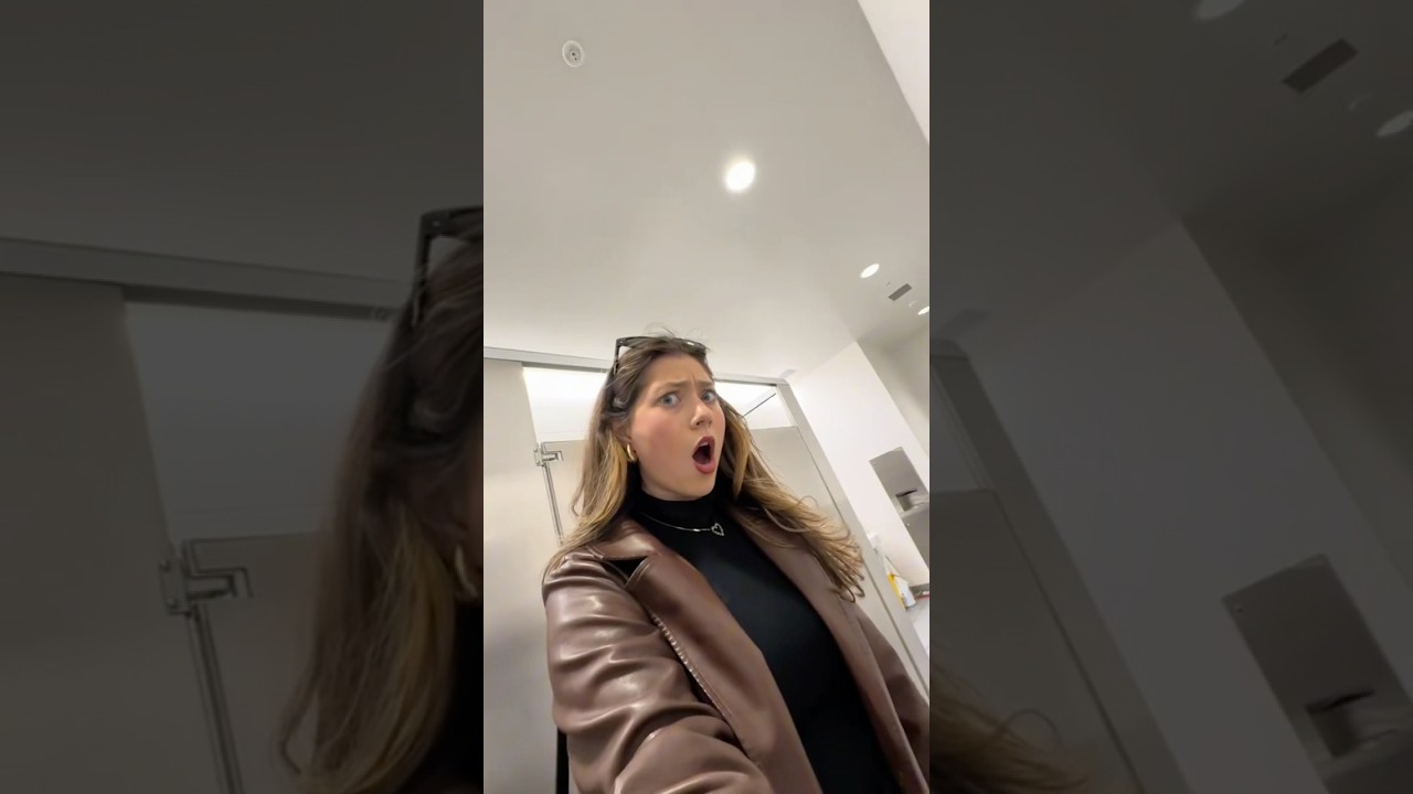 У меня начались месячные, и я не могу поверить, что нашла их в туалете Apple Store!!! #месячные #...