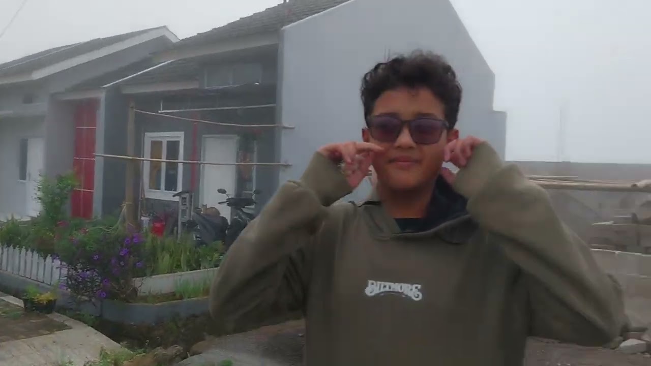 KOMPLEK PERUMAHAN DI NEGERI ATAS AWAN 