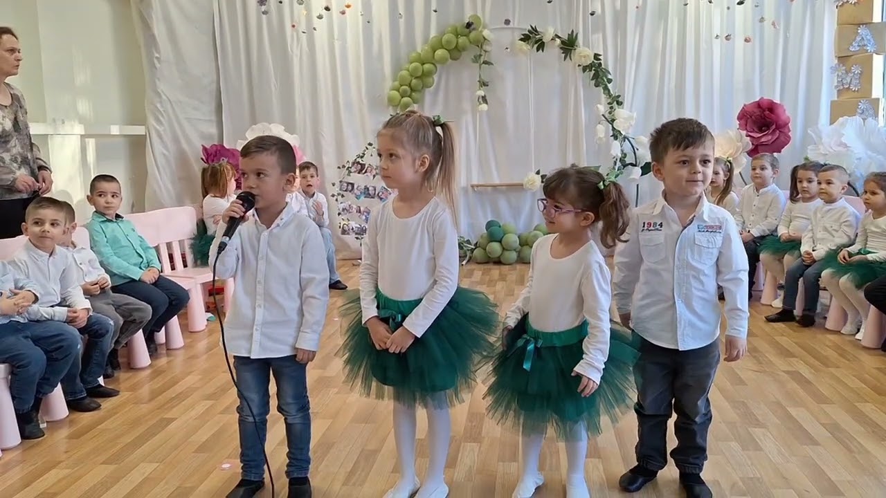 "Празнично шоу за мама" - с втора група "Делфинче"