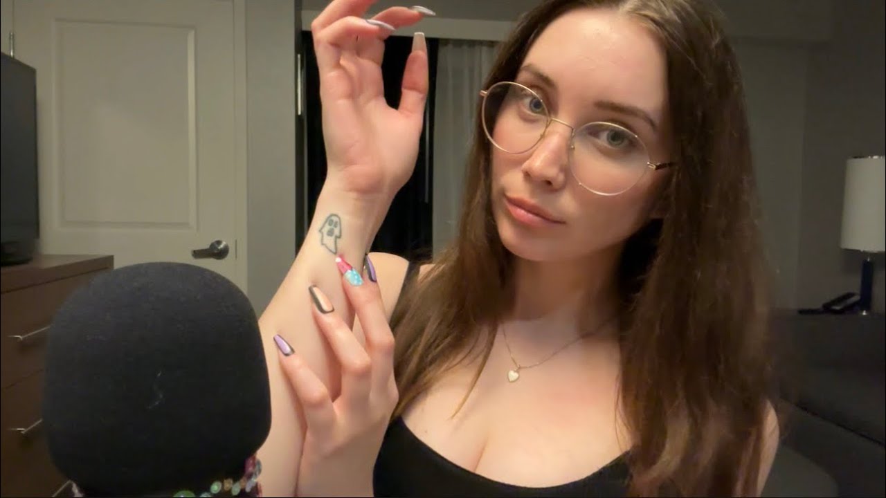 ASMR body triggers 👋🏼 (Collar bone / glasses tapping, skin / fabric scratching, hair play) 💆🏻‍♀️