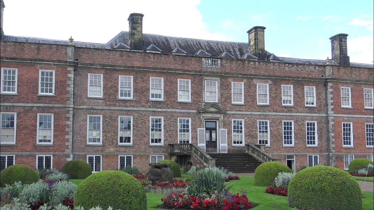 A Visit to Erddig Hall in Wales - Stunning Victorian Estate and Garden.  FTHVN 701