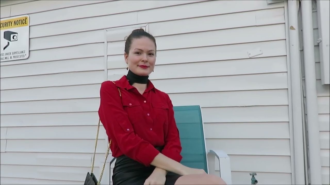 How to Wear a Knotted Shirt with a Black Leather Skirt