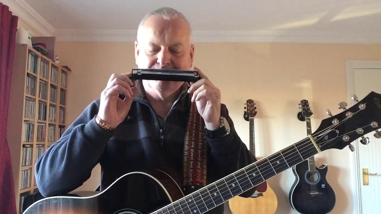 Playing major tremolo harmonica in a minor key