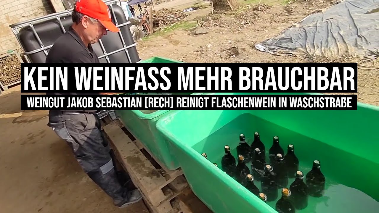 Kein Weinfass mehr zu gebrauchen: Weingut Jakob Sebastian (Rech) reinigt Flaschenwein in Waschstra&szlig;e