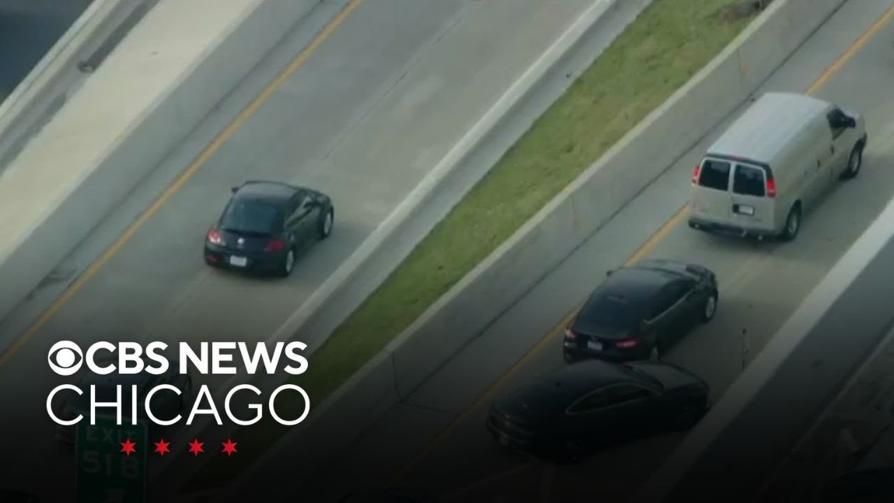 High-speed police chase disrupts 2 Chicago area expressways