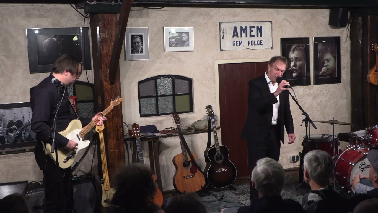Alex Roeka, Moeder