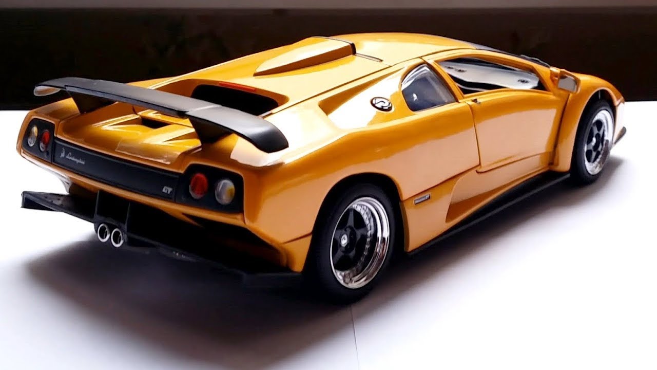 Reviewing the 1/18 Lamborghini Diablo GT by Motormax