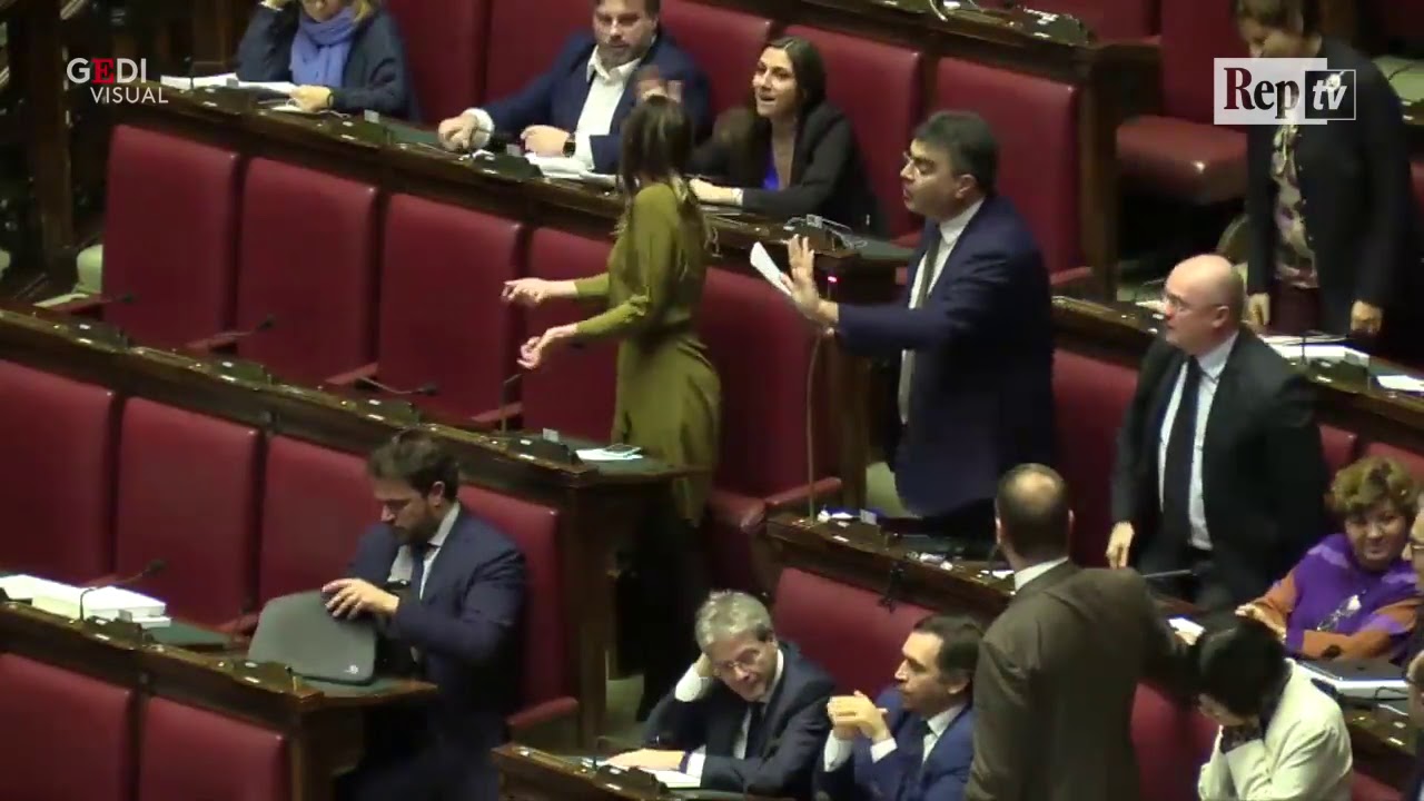 Manovra, scontro Fico-Borghi (Pd): "Lei non finisce l'Aula". I dem: "Non minacci"