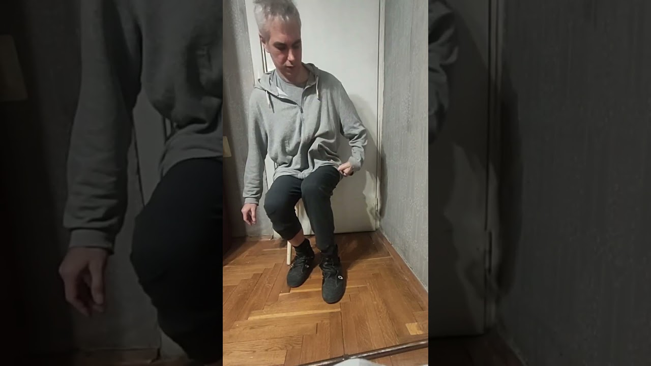 Занимаюсь с ногой и палкой день 5 подход 3